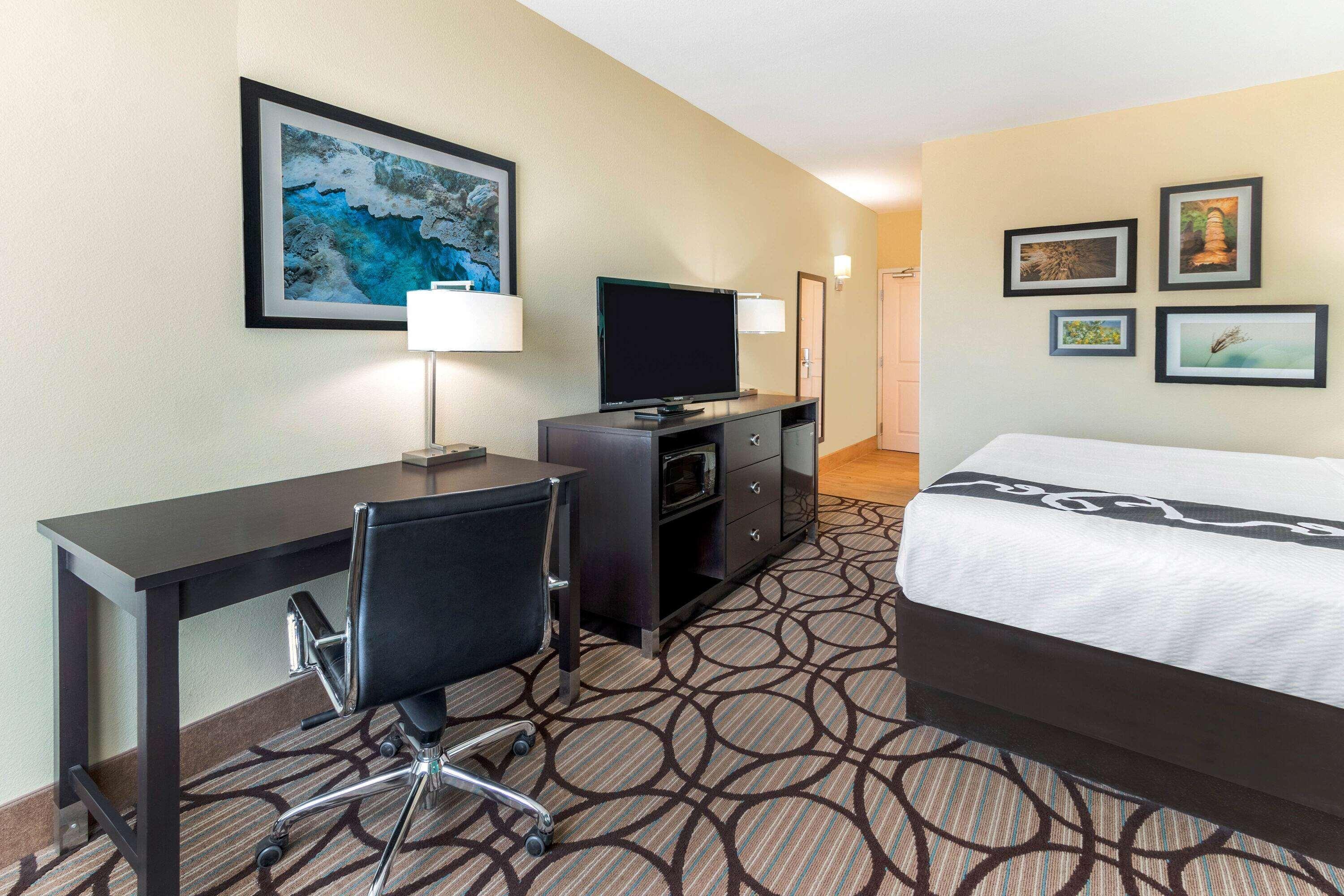 La Quinta By Wyndham Carlsbad Hotel Ngoại thất bức ảnh