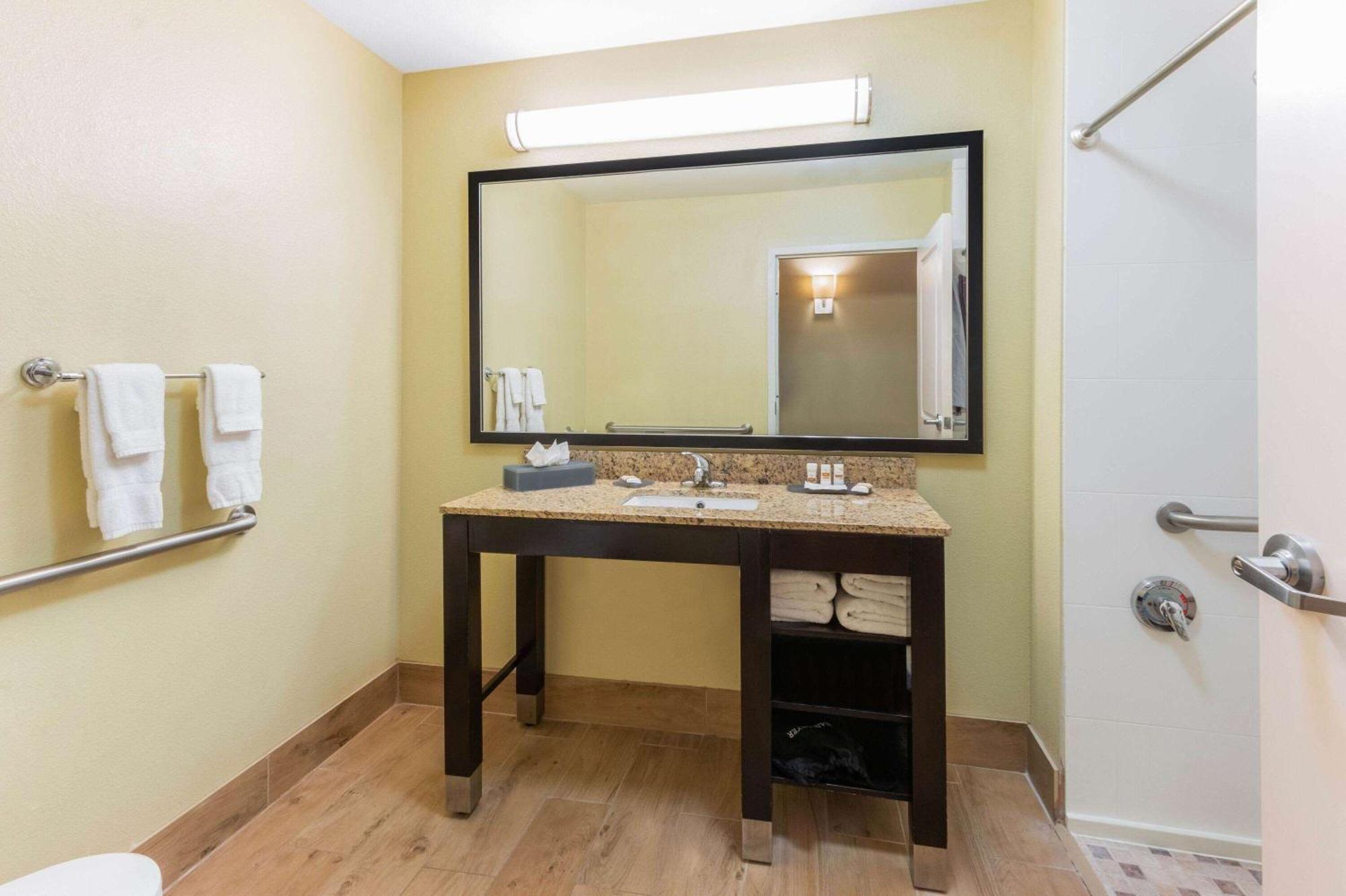 La Quinta By Wyndham Carlsbad Hotel Ngoại thất bức ảnh